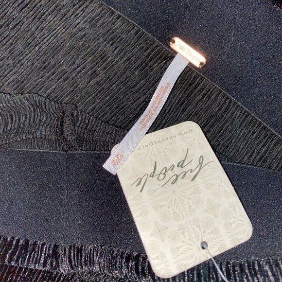 NWT FREE PEOPLE SO CHARMING VELVET FLARES TRENDING POPULAR BRAND WE THE FREE - Picture 3 of 8